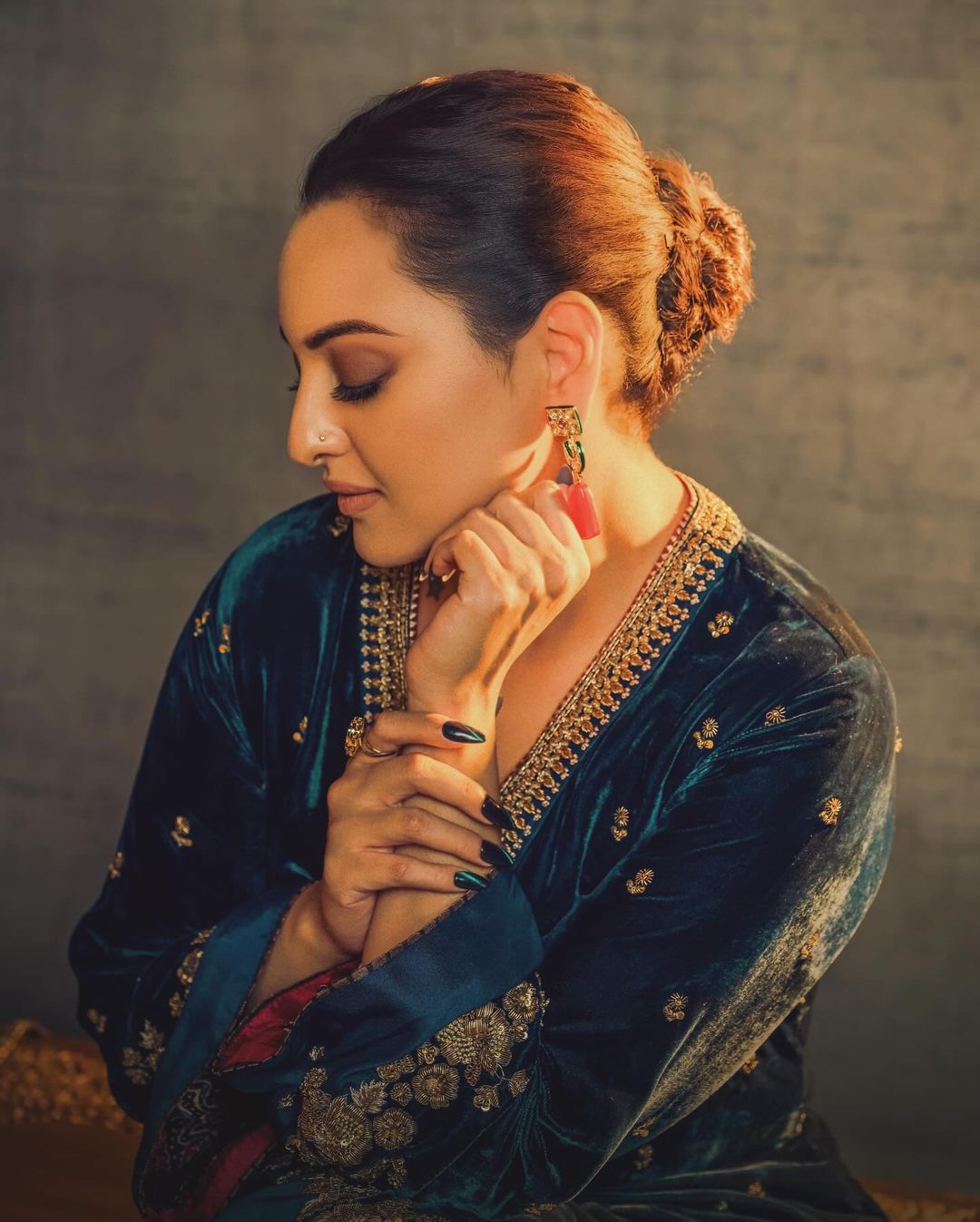 Women's Velvet Embroidery Teal Color Kurta Pant With Dupatta