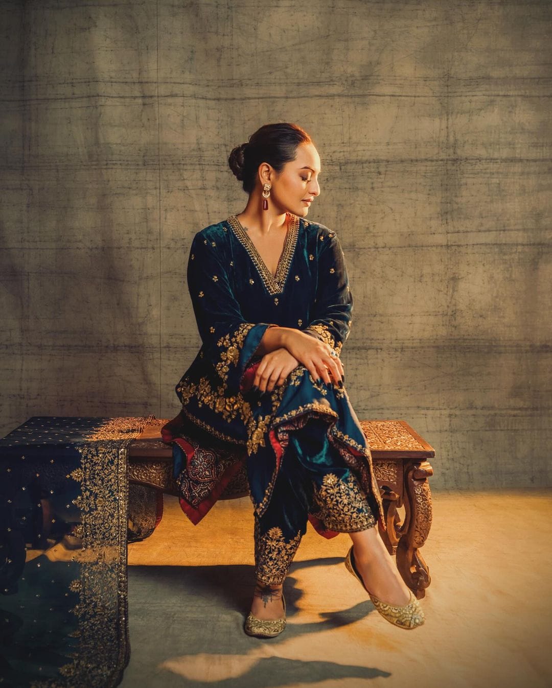 Women's Velvet Embroidery Teal Color Kurta Pant With Dupatta