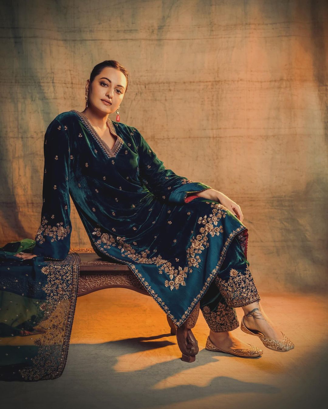Women's Velvet Embroidery Teal Color Kurta Pant With Dupatta